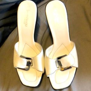 NWOT LE CHATEAU SANDALS 🔥🔥🔥👠